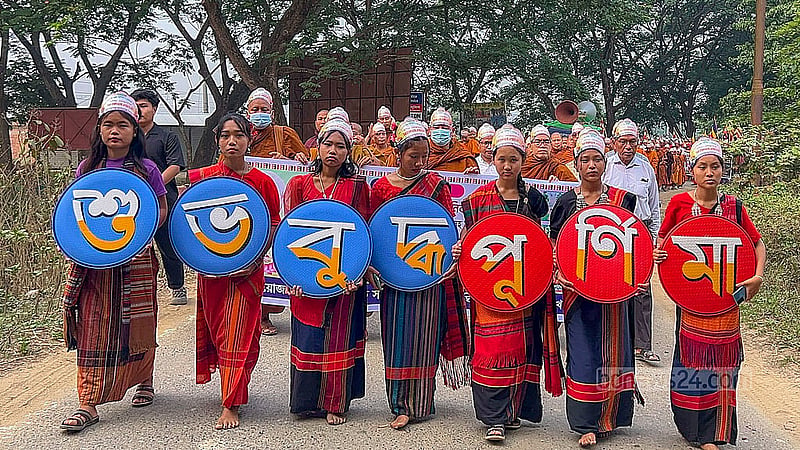 খাগড়াছড়ির দীঘিনালার মাইনী ভ্যালি থেকে বুদ্ধ পূর্ণিমার মঙ্গল শোভাযাত্রা শুরু হয়ে শান্তিপুরের কাল্যেবলি সাধনা মৈত্রী বিহারে গিয়ে শেষ হয়