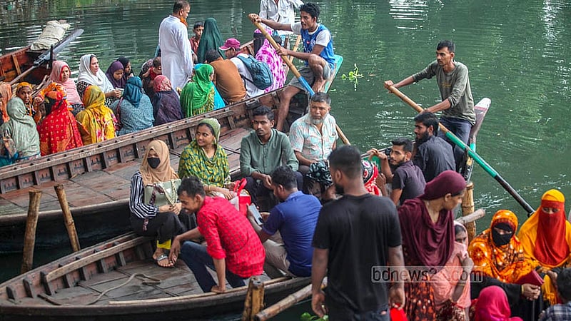 প্রতিদিন এই ঘাট দিয়ে পাঁচ থেকে ছয় হাজার মানুষ ঢাকার কড়াইল বস্তিতে যাতায়াত করে। প্রতিবার পার হতে লাগে ৫ টাকা