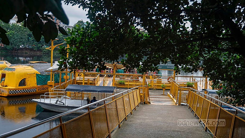 কর্মীদের ডাকা কর্মবিরতিতে ঢাকার হাতিরঝিলে ওয়াটার ট্যাক্সির এফডিসি ঘাট সোমবার থেকে বন্ধ রয়েছে