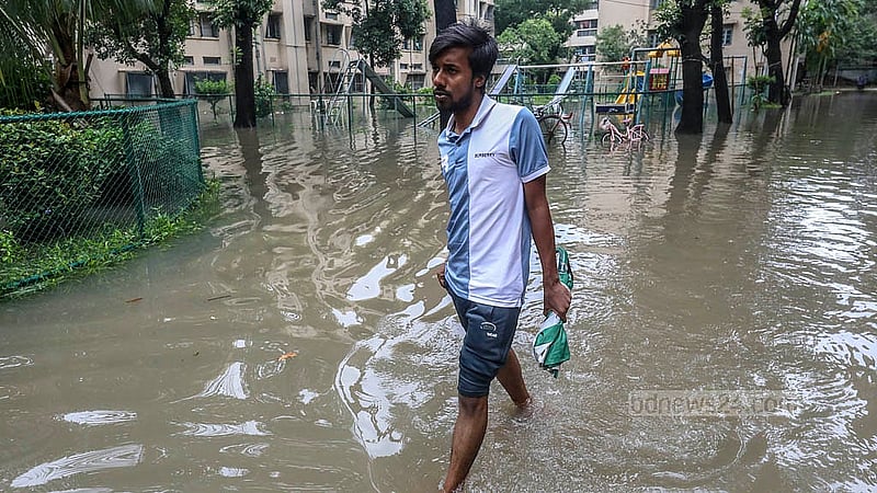 বৃষ্টির পানিতে ডুবে আছে বাংলাদেশ প্রকৌশল বিশ্ববিদ্যালয়ের (বুয়ে) স্টাফ কোয়ার্টার