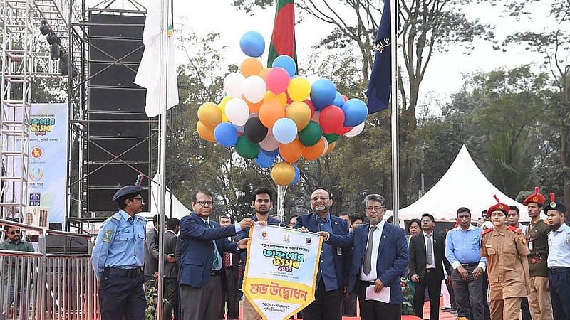 ঢাকা বিশ্ববিদ্যালয়ের কেন্দ্রীয় খেলার মাঠে ম্ঙ্গলবার ‘তারুণ্যের উৎসব’ উদ্বোধন করেন যুব ও ক্রীড়া উপদেষ্টা আসিফ মাহমুদ সজীব ভূঁইয়া