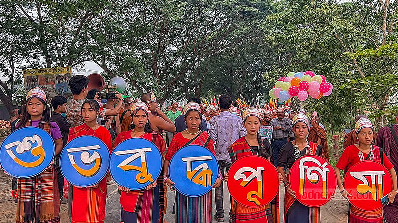 খাগড়াছড়ির দীঘিনালার মাইনী ভ্যালি থেকে বুদ্ধ পূর্ণিমার মঙ্গল শোভাযাত্রা শুরু হয়ে শান্তিপুরের কাল্যেবলি সাধনা মৈত্রী বিহারে গিয়ে শেষ হয়