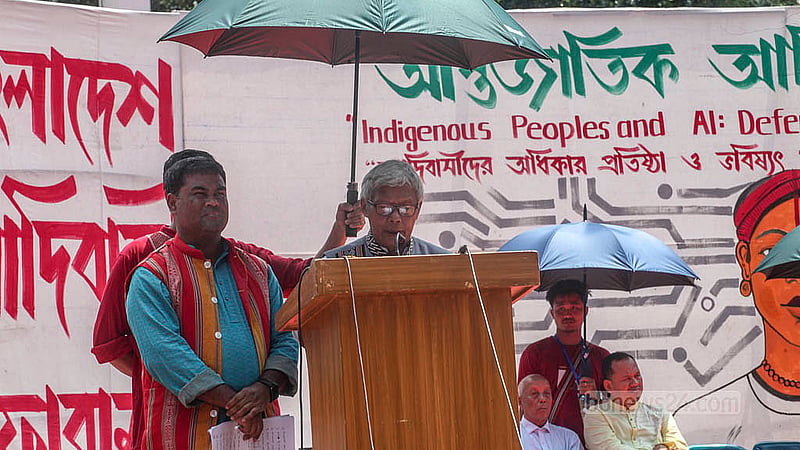 বিশ্ব আদিবাসী দিবস উপলক্ষে শনিবার কেন্দ্রীয় শহীদ মিনার প্রাঙ্গণে ‘বাংলাদেশ আদিবাসী ফোরামের’ অনুষ্ঠানে বক্তব্য দেন অতিথিরা