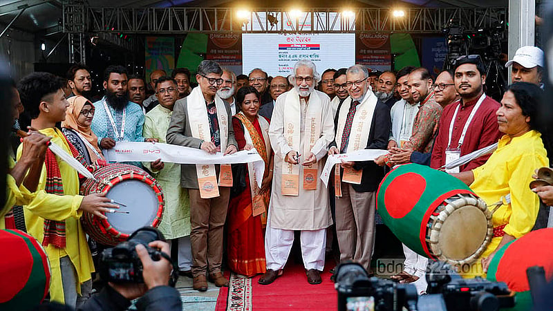 ঢাকার বনানীর মোস্তফা কামাল আতাতুর্ক পার্কে ‘টেস্ট অব বাংলাদেশ ফুড ফেস্টিভাল’ উদ্বোধন করেন বিমান ও পর্যটন মন্ত্রণালয়ের উপদেষ্টা এ এফ হাসান আরিফ