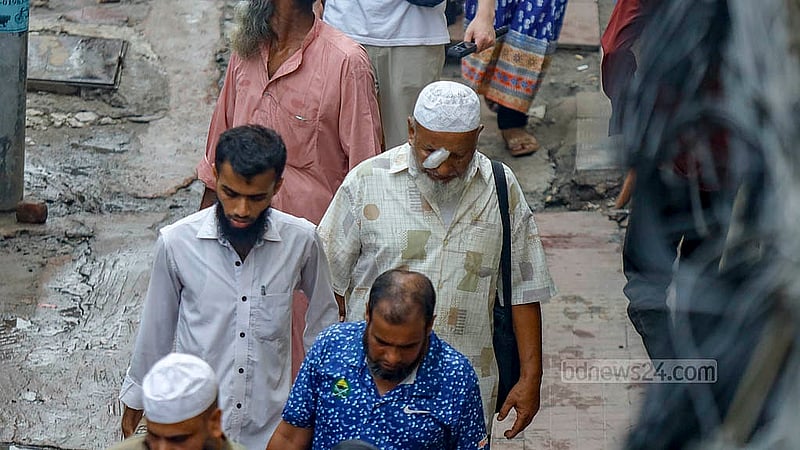 আন্দোলনের কারণে শাহবাগ আর মৎস্য ভবন এলাকার সড়ক বন্ধ থাকায় বৃহস্পতিবার রাজধানীর বিভিন্ন সড়কে যানজট তৈরি হয়; যানবাহন সংকটেও পড়েন অনেকে। ফলে তাদেরকে হেঁটেই রওনা হতে হয় গন্তব্যে
