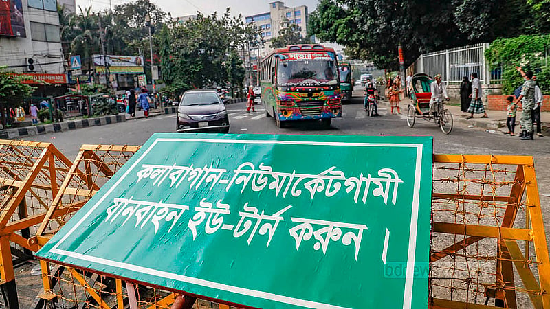আসাদ গেইট হয়ে ধানমন্ডি সোবাহানবাগ যাওয়ার জন্য মিরপুর রোডের ব্যস্ততম জায়গা হল মানিক মিয়া এভিনিউয়ের মোড়।পরীক্ষামূলক ব্যবস্থায় আসাদ গেইট হয়ে আসা গাড়িগুলো সরাসরি সোবাহানবাগের দিকে না গিয়ে মানিক মিয়া এভিনিউয়ে ঢুকবে। তারপর ইউটার্ন নিয়ে বেরিয়ে যাবে সোবাহানবাগের দিকে। তাতে ওই মোড়ে যানজট কমে গেছে