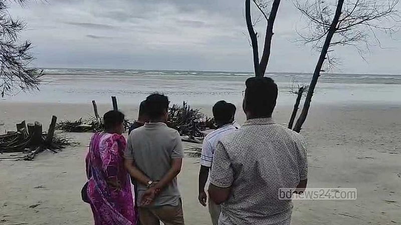 ছেলের সন্ধানে সৈকতের উপকূলে অপেক্ষায় অরিত্র হাসানের পরিবার।