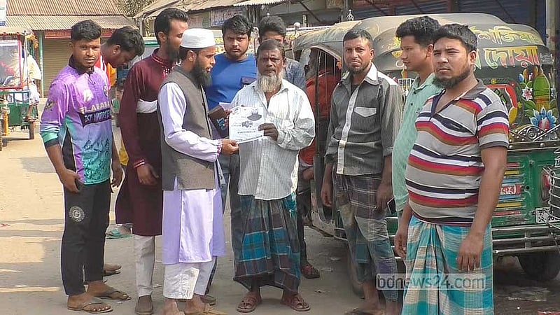 ট্রাক প্রতীকে ভোট চাইছেন গণঅধিকার পরিষদের প্রার্থী জসিম উদ্দিন।