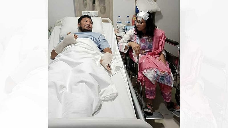 ১৫ জানুয়ারি ঢাকায় আদিবাসী শিক্ষার্থীদের ওপর হামলার শিকার রূপাইয়া শ্রেষ্ঠা তঞ্চঙ্গ্যাকে বাঁচাতে ঢাল হয়ে দাঁড়িয়েছিলেন ডন জেত্রা। সেদিন ডনের হাতের কয়েকটি আঙুল ভেঙে বাঁকা হয়েযায়; কোনো দিন তিনি পুরো সুস্থ হবেন কিনা সংশয় রয়েছে। কিন্তু ওই ঘটনার বিচার আজও মেলেনি। ফাইল ছবি: বিডিনিউজ টোয়েন্টিফোর ডটকম