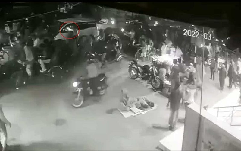 ২০২২ সালের ২৪ মার্চ রাতে খিলগাঁও রেল গেইটের কাছে যানজটে আটতে থাকার সময় গাড়িতে গুলিবিদ্ধ হয়ে মারা যান আওয়ামী লীগ নেতা জাহিদুল ইসলাম টিপু। ওই গাড়ির পাশে রিকশায় থাকা কলেজছাত্রী সামিয়া আফনান প্রীতিরও মৃত্যু হয় গুলিতে