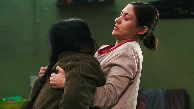 ‘সাবা’ সিনেমার দৃশ্যে অভিনয়শিল্পীরা। ছবি: ট্রেইলার থেকে নেওয়া।  