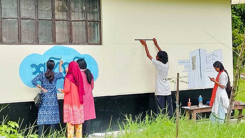 শাহজালাল বিজ্ঞান ও প্রযুক্তি বিশ্ববিদ্যালয়ের দেয়ালে আঁকা হচ্ছে প্রতিবাদী চিত্র