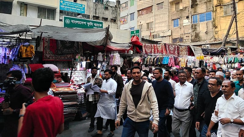 নির্বাচনি প্রচারে বিএনপির প্রার্থী ববি হাজ্জাজ।