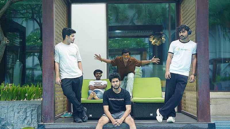 'পার্টি' ওয়েব ফিল্মের অভিনয়শিল্পীরা। ছবি: নির্মাতা রিয়াদ মাহমুদের সৌজন্যে।