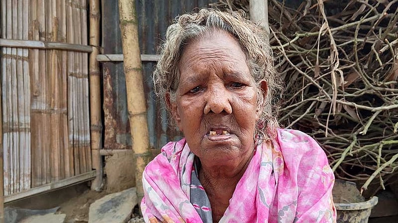 নব্বই বছরের ফুলমণি বিশ্বাস ভূমি যন্ত্রণার জীবন্ত স্বাক্ষী।