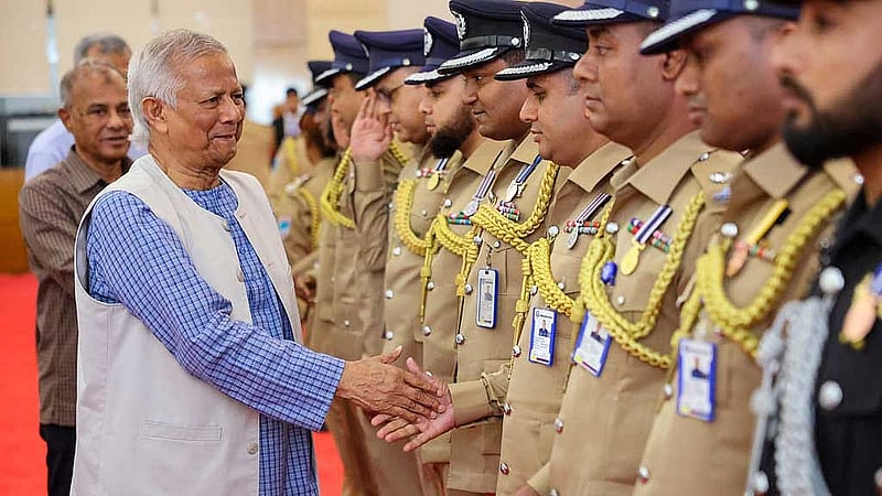 ঢাকার রাজারবাগ পুলিশ লাইন্সে পুলিশ সপ্তাহ উদ্বোধন করেন প্রধান উপদেষ্টা মুহাম্মদ ইউনূস। ছবি: পিআইডি 