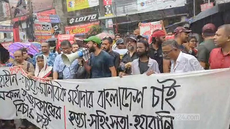 ‘দৃশ্যমাধ্যম শিল্পীসমাজ’ ব্যানারে ঢাকার ফার্মগেট এলাকায় বিনোদন শিল্পীদের একাংশের সমাবেশ।