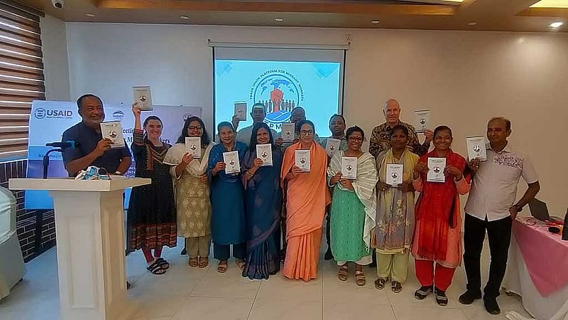 অনুষ্ঠানে ‘অভিবাসী ও ট্রেড ইউনিয়ন’ নামে একটি পুস্তিকার মোড়ক উন্মোচন করা হয়।
