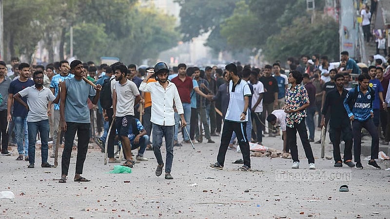 গত ২০ নভেম্বর ঢাকা কলেজ ও ঢাকা সিটি কলেজের শিক্ষার্থীদের মধ্যে তুমুল মারামারি চলে কয়েক ঘণ্টা জুড়ে।  
