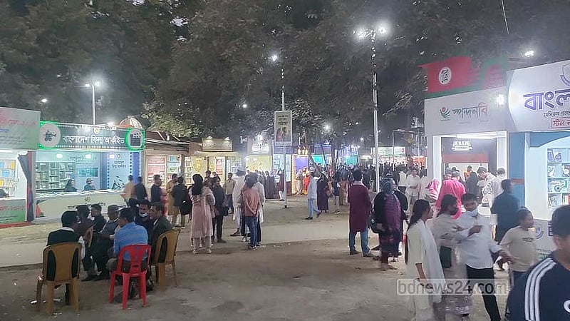 ক্রেতাদের অনেকেই বলেছেন, কাঙ্ক্ষিত স্টল সহজে খুঁজে পেতে দিকনির্দেশনা রাখা উচিত।