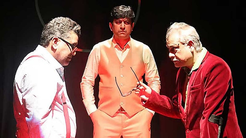 ‘বলয়’ নাটকের দৃশ্য। ছবি: থিয়েটার আর্ট ইউনিটের দলের সৌজন্যে