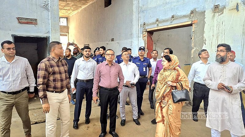 নীলফামারীর দারোয়ানী টেক্সটাইল মিল পরিদর্শনে মো. শরীফুল আলম।