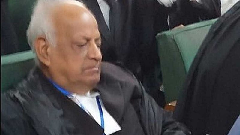 সংগঠন বাংলাদেশ মাইনরিটি ওয়াচের চেয়ারম্যান সুপ্রিম কোর্টের আইনজীবী রবীন্দ্র ঘোষ বুধবার চট্টগ্রামে চিন্ময় কৃষ্ণ দাশের পক্ষে শুনানি করতে গিয়ে ব্যর্থ হন।