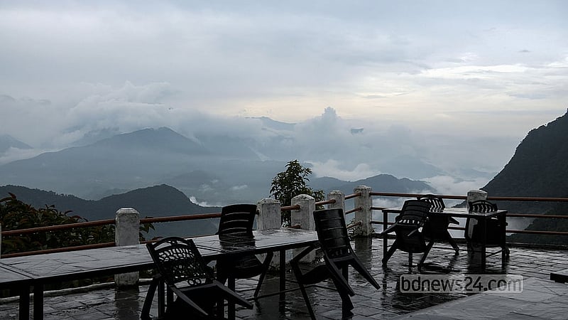 পোখারার ওপর কাসকিকট’য়ের রিসোর্ট থেকে।