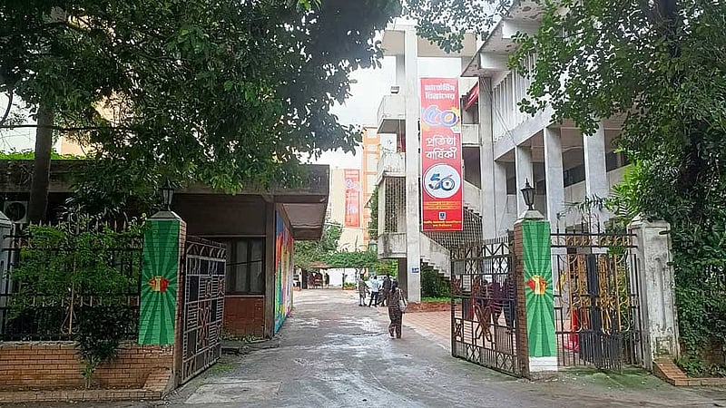 শিক্ষার্থীদের আনাগোনা কম ঢাকা বিশ্ববিদ্যালয় ক্যাম্পাসে