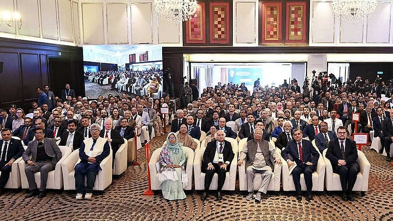 প্রধান উপদেষ্টা মুহাম্মদ ইউনূস রাজধানীর একটি হোটেলে ‘উচ্চশিক্ষার বর্তমান অবস্থা ও ভবিষ্যৎ দিকনির্দেশনা’ শীর্ষক দক্ষিণ এশীয় আঞ্চলিক সম্মেলনে বক্তব্য রাখেন। ছবি: পিআইডি