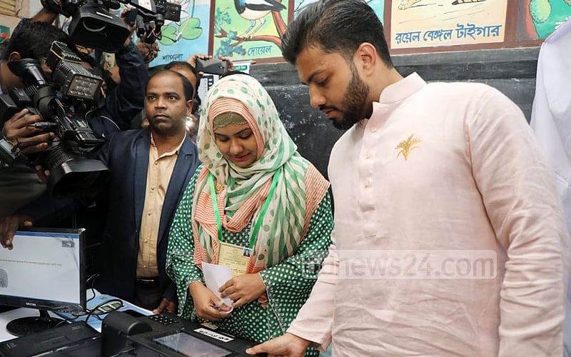২০২০ সালের ১ ফেব্রুয়ারি আর কে মিশন রোডের শহীদ শাহজাহান সরকারি প্রাথমিক বিদ্যালয় কেন্দ্রে ভোট দেন ঢাকা দক্ষিণ সিটি কর্পোরেশন নির্বাচনে বিএনপির মেয়রপ্রার্থী ইশরাক হোসেন। সেটাই তার জীবনের প্রথম ভোট।