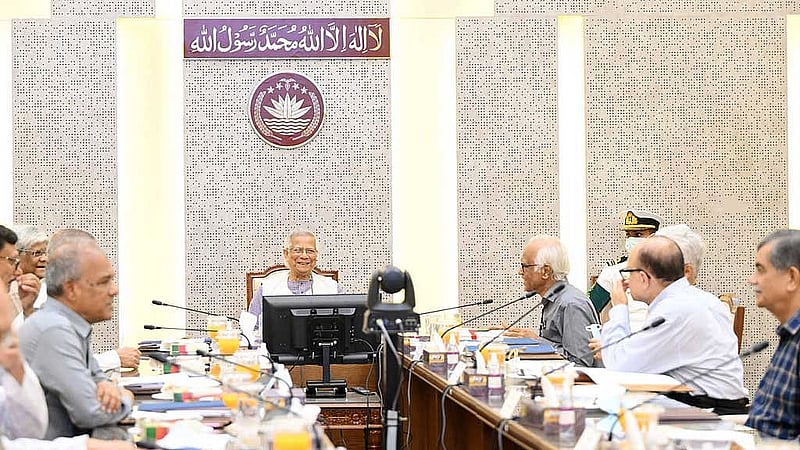 সচিবালয়ে বৃহস্পতিবার প্রধান উপদেষ্টা অধ্যাপক মুহাম্মদ ইউনূসের সভাপতিত্বে উপদেষ্টা পরিষদের বৈঠক হয়। ছবি: পিআইডি