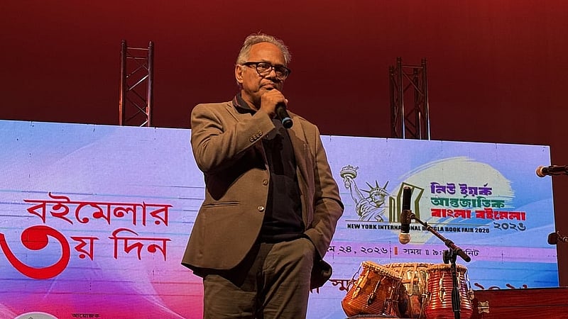 নিউ ইয়র্কে আন্তর্জাতিক বইমেলায় ‘মুক্তধারা স্মারক বক্তব্য’ রাখেন ইমদাদুল হক মিলন। 