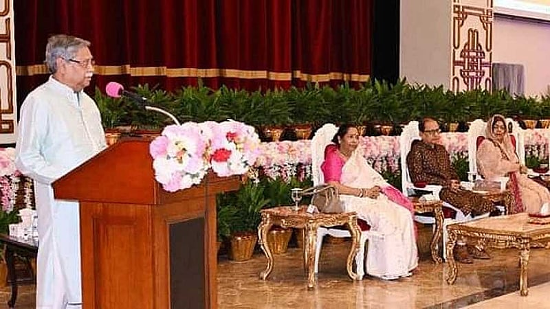 শারদীয় দুর্গোৎসব উপলক্ষে বুধবার সকালে রাষ্ট্রপতি মো. সাহাবুদ্দিন বঙ্গভবনে হিন্দু ধর্মাবলম্বী ‘বিশিষ্ট ব্যক্তিবর্গের’ সঙ্গে শুভেচ্ছা বিনিময় করেন।