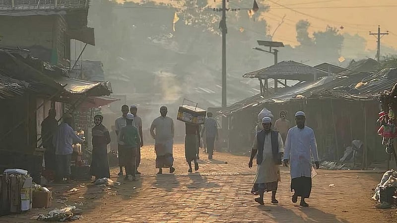 কক্সবাজারের লাখ লাখ শরণার্থীর বেঁচে থাকার জন্য যথেষ্ট খাবার পাবে কি না তা নিয়ে শঙ্কা তৈরি হয়েছে।