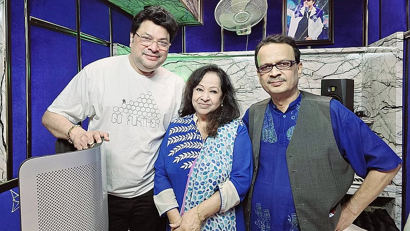 রবি চৌধুরী, আবিদা সুলতানা ও আদনান বাবু, ছবি: আদনান বাবুর ফেইবুক থেকে।