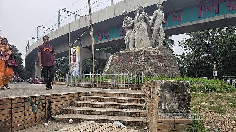 সন্ত্রাসবিরোধী রাজু ভাস্কর্যের এখন এই হাল