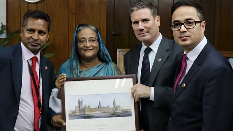 ২০১৬ সালে বাংলাদেশ সফরের সময় প্রধানমন্ত্রী শেখ হাসিনার সঙ্গে তরুণ ব্রিটিশ এমপি কিয়ার স্টারমার।