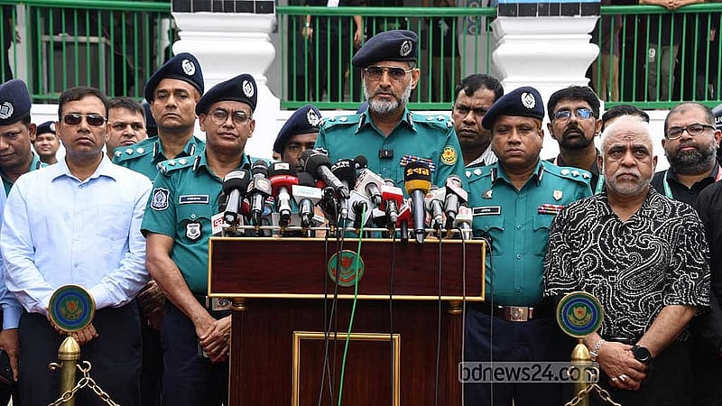 সংবাদ সম্মেলনে কথা বলেন অতিরিক্ত কমিশনার মো. সরওয়ার