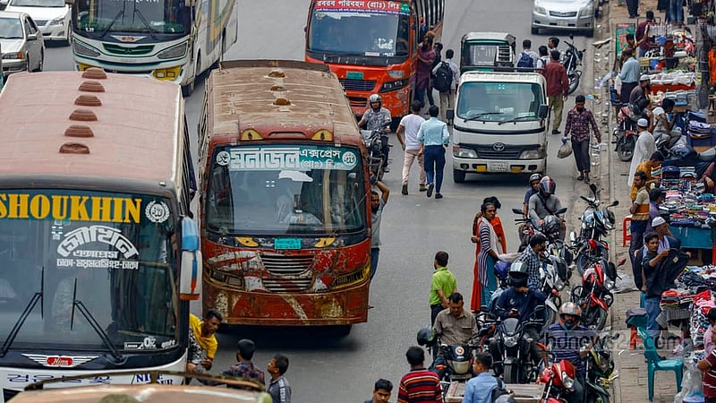 কোম্পানির অধীনে চালাতে হলে বাসের কাঠামোসহ কিছু বিষয়ে পরিবর্তন আনতে হবে। ফাইল ছবি