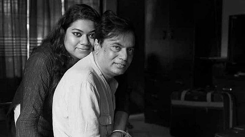 অভিনেতা খালেদ খানের সঙ্গে মেয়ে ফারহিন খান জয়িতা। ছবি: জয়িতার সৌজন্যে।  