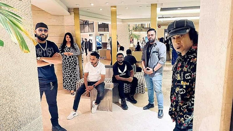 'ভয়েস অফ মাইলস' ব্যান্ডের সদস্যরা। ছবি: রাইসুল ইসলাম রিমনের সৌজন্যে। 
