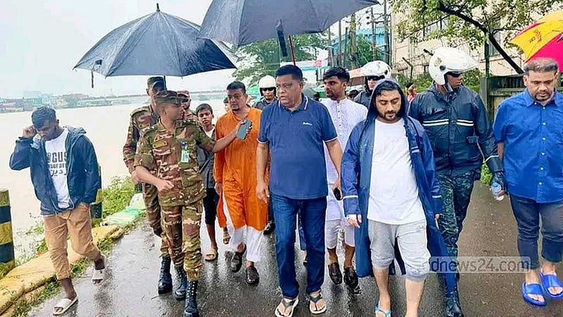 মঙ্গলবার বিকালে দক্ষিণ সুরমার বরইকান্দি বিদ্যুৎ উপ- কেন্দ্র সেনাবাহিনীর একটি দল নিয়ে পরিদর্শন করেন সিলেট সিটি করপোরেশনের মেয়র আনোয়ারুজ্জামান চৌধুরী।