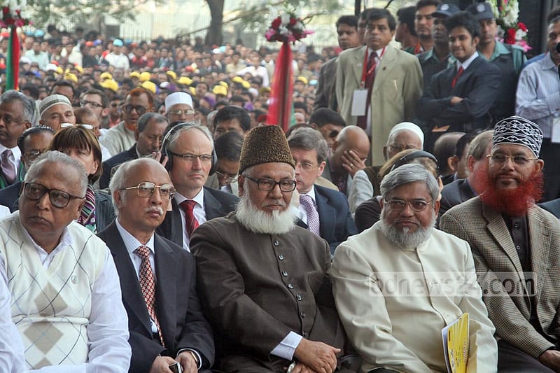 আলবদর বাহিনীর দুই নেতা মতিউর রহমান নিজামী ও আলী আহসান মুহাম্মদ মুজাহিদ মন্ত্রিত্ব পান ২০০১ সালে।