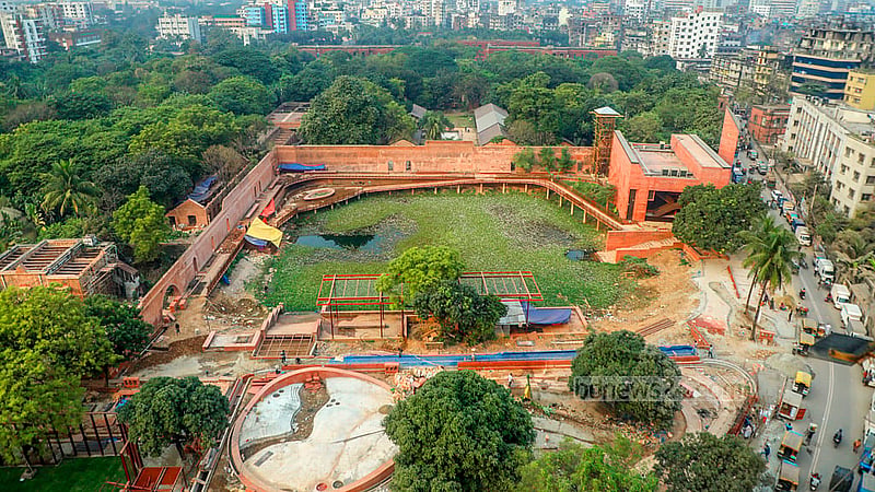 পুরান ঢাকার নাজিমুদ্দিন রোডে একটি দুর্গ নির্মাণ করেছিলেন মোগল সুবেদার ইব্রাহিম খান। ১৭৮৮ সালে বানানো দুর্গটি পরে কেন্দ্রীয় কারাগারে রূপান্তর করা হয়। ছবি: আব্দুল্লাহ আল মমীন