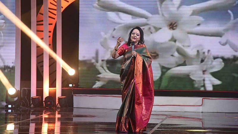 'আনন্দমেলায়' অনুষ্ঠানের দৃশ্যে সাবিনা ইয়াসমিন। ছবি: বিটিভির সৌজন্যে।  