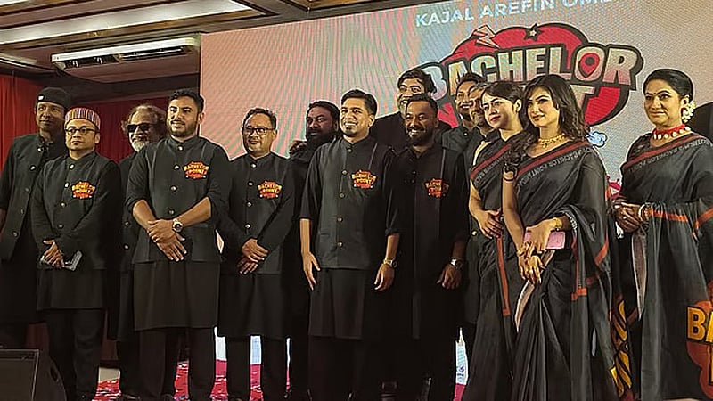 সংবাদ সম্মেলনে ‘ব্যাচেলর পয়েন্ট’ নাটকের অভিনয়শিল্পীরা। ছবি: পরিচালকের সৌজন্যে।