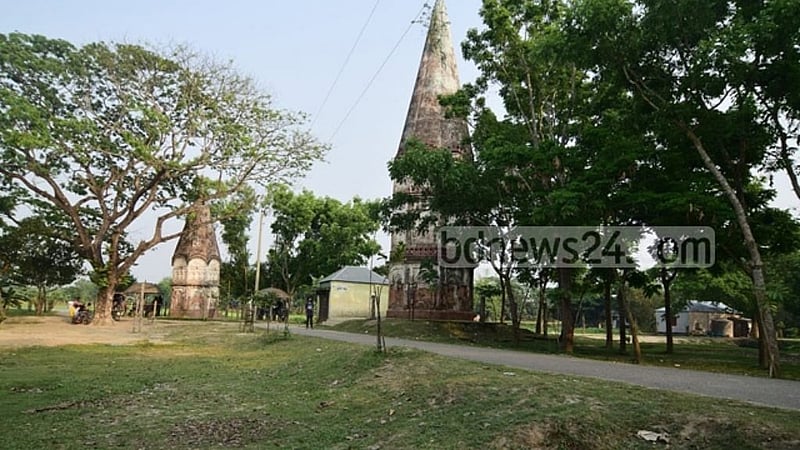 ফুলেশ্বরী নদীর তীরে পাতুয়াইর গ্রামে চন্দ্রাবতী মন্দির।