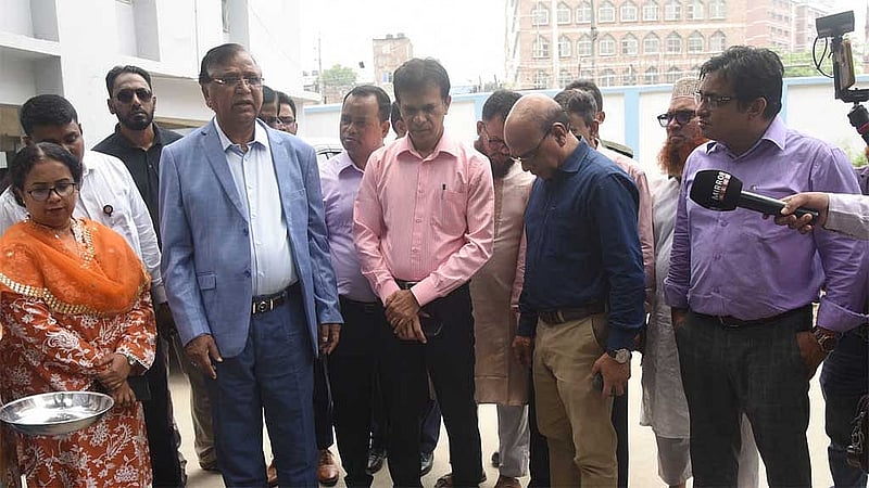 এইডিসের লার্ভা জরিপে শুরু করেছে ঢাকা দক্ষিণ সিটি করপোরেশন। ফুলবাড়িয়া মোড়ের কেন্দ্রীয় পশু হাসপাতালে জরিপ কার্যক্রম সরেজমিনে ঘুরে দেখেন প্রশাসক আবদুস সালাম।