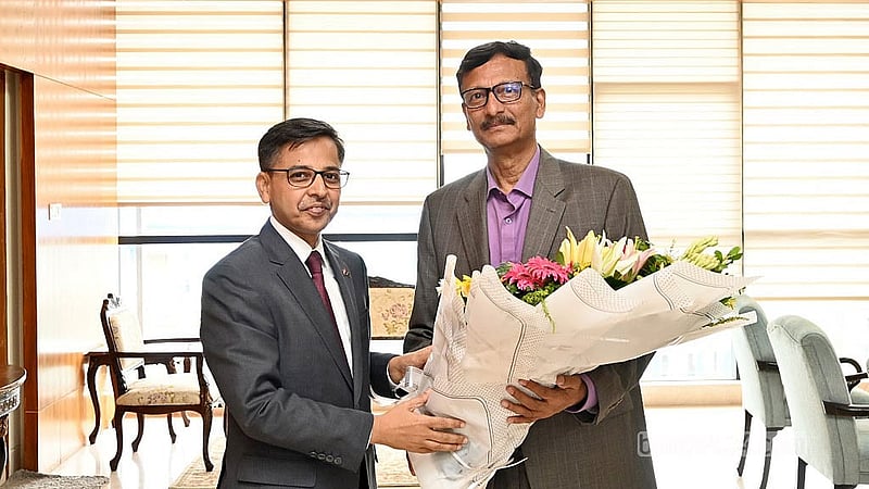 ভারতের হাই কমিশনার প্রণয় ভার্মা বুধবার পররাষ্ট্র উপদেষ্টা তৌহিদ হোসেনের সঙ্গে সৌজন্য সাক্ষাৎ করেন। 
